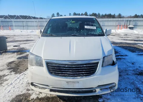 2015 Chrysler Town & Country S z USA, uszkodzony, nr VIN 2C4RC1HG2FR563247